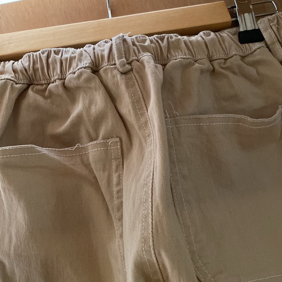 Faded rose cargo style tan pants - Picture 4 of 7